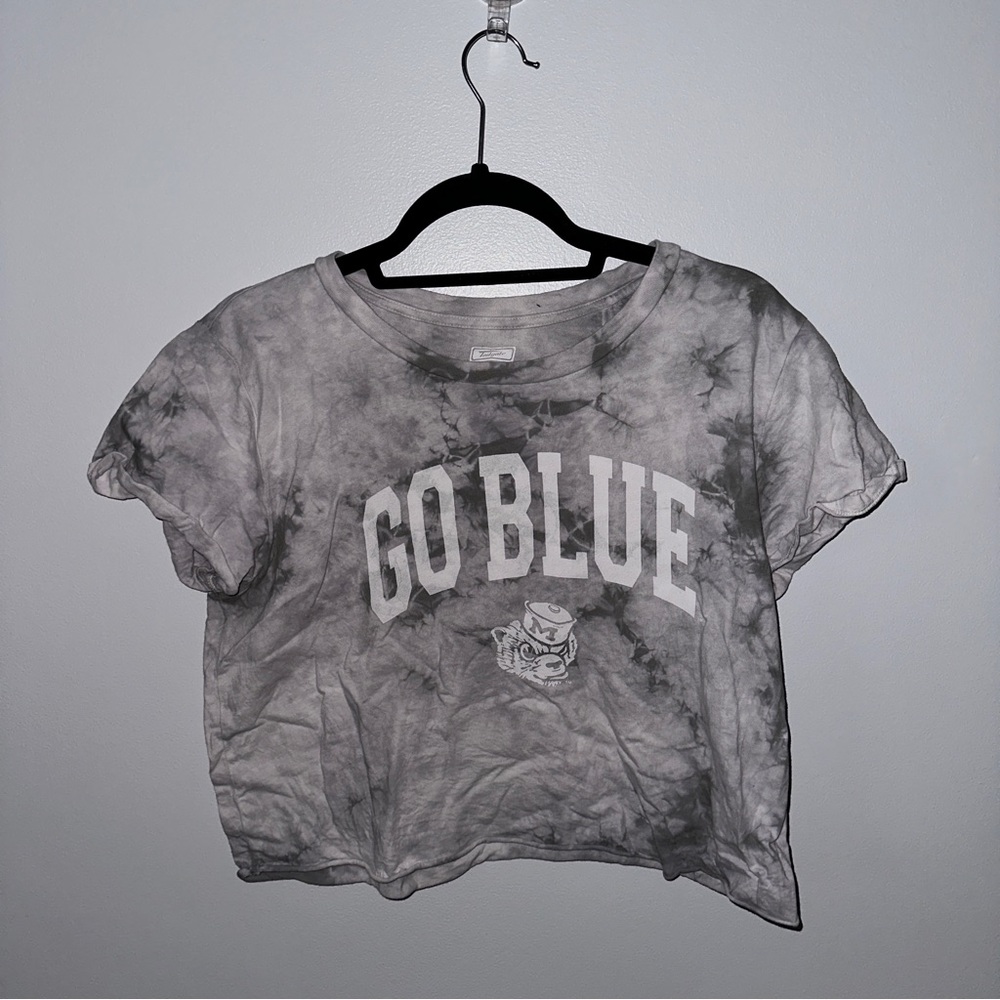 American Eagle tailgate brand medium gray white tie dye go blue Michigan shirt